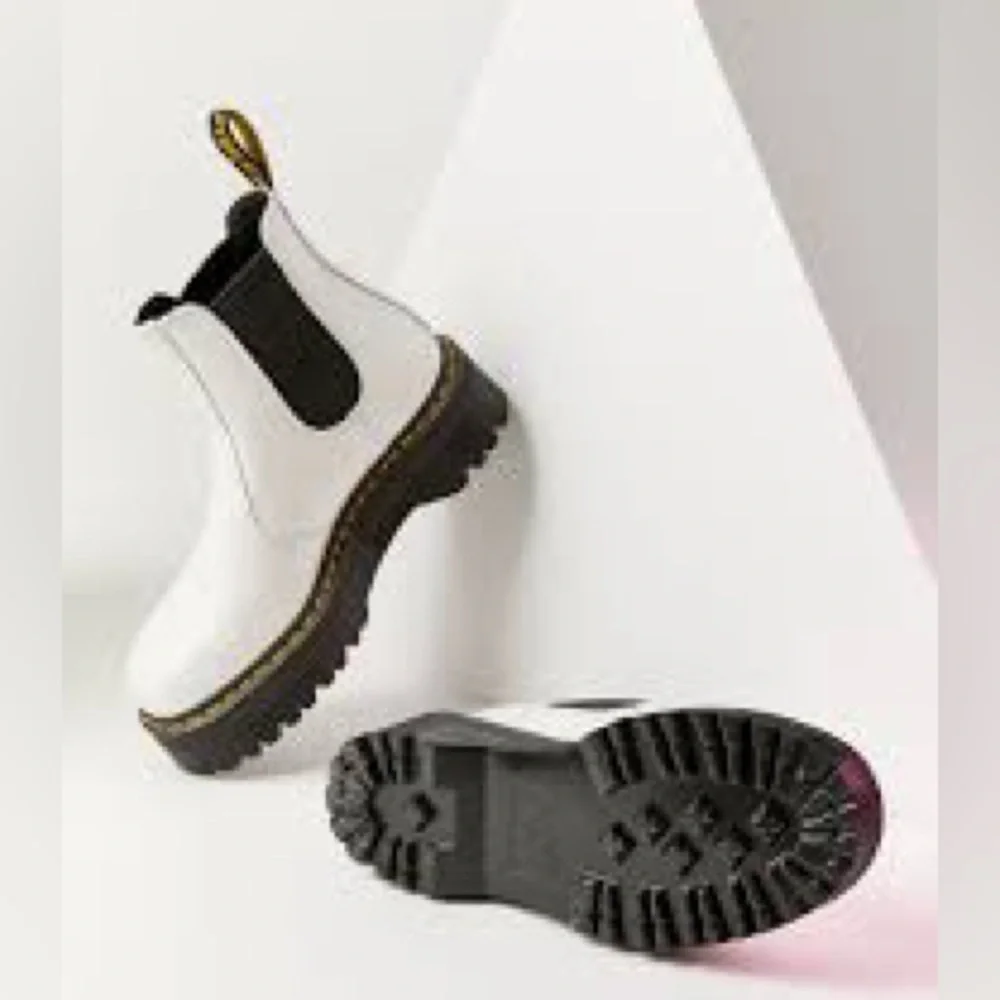 NWOT; Dr. Martens 2976 Quad Arcadia Leather Platform Chelsea Boot🔥